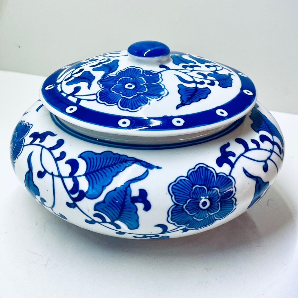Vintage Blue and White Floral Ceramic Jar Chinoiserie Toile